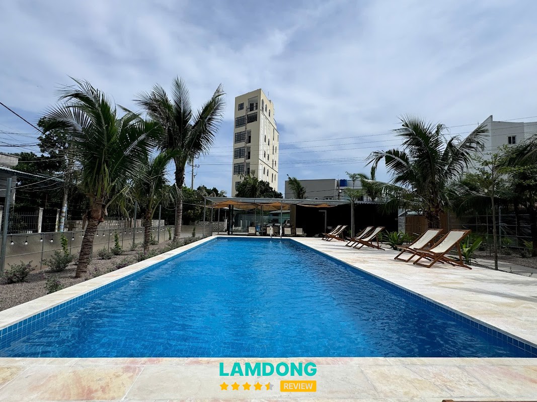 Wanderlust garden inn – hồ bơi và không gian nghỉ