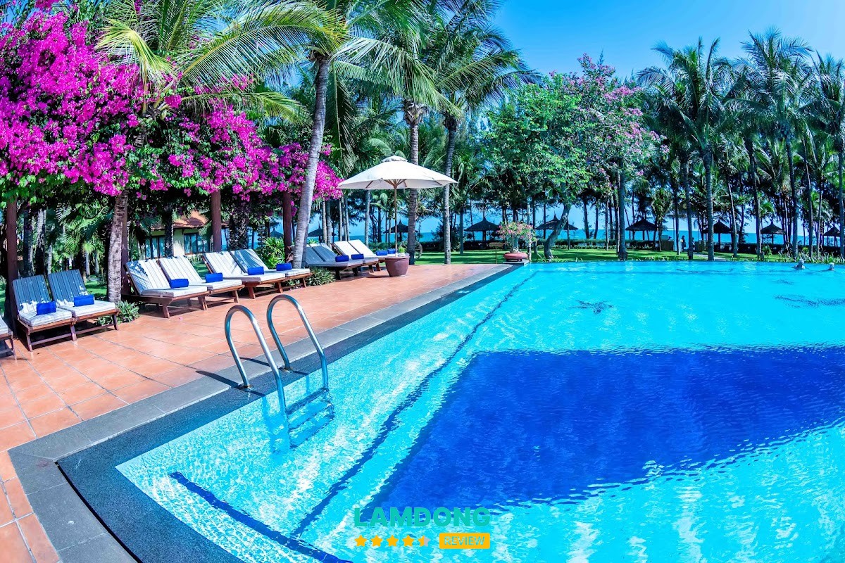 Sunny Beach Resort & Spa – 64-66 Nguyễn Đình Chiểu, Mũi Né