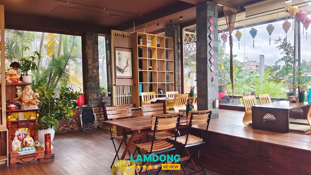 Tiệm Chay Nhỏ không gian ấm cúng