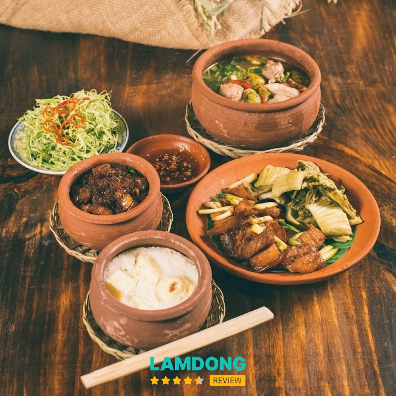 Cơm Niêu Thiên Duy – không gian