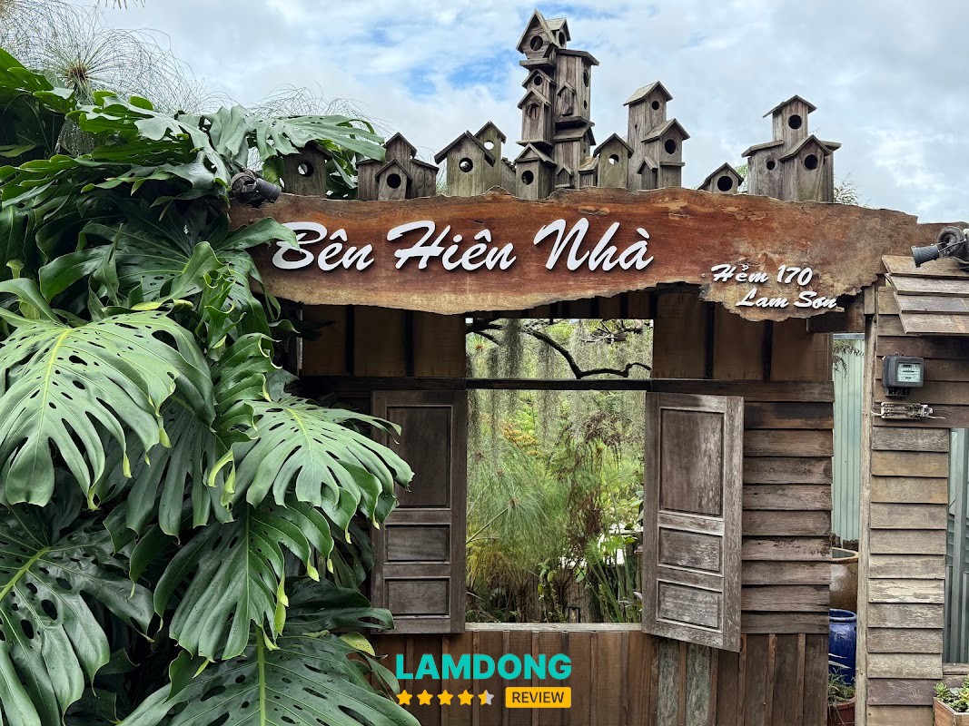 Tiệm cà phê Bên Hiên Nhà – 170 Lam Sơn