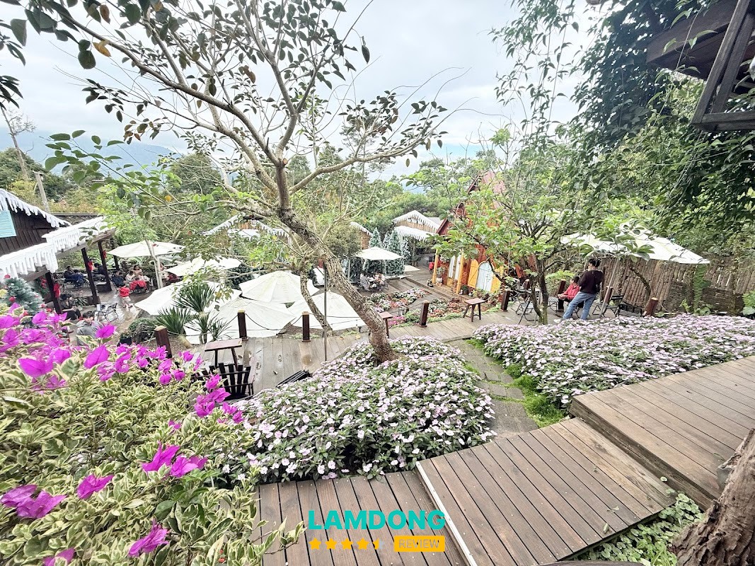 Tiệm cà phê Bên Hiên Nhà – không gian thiên nhiên