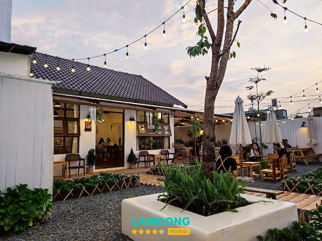 LeCii Cafeteria – góc ngồi ngoài trời