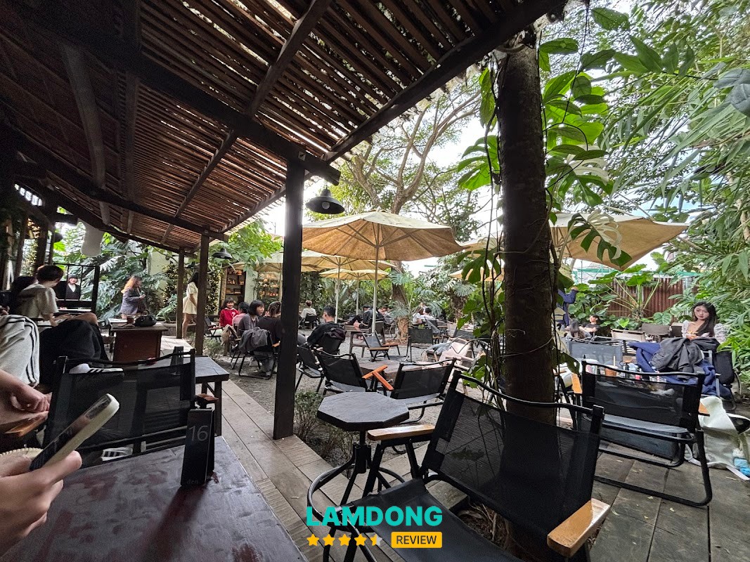 Đen Cafe – 76/4 Lam Sơn
