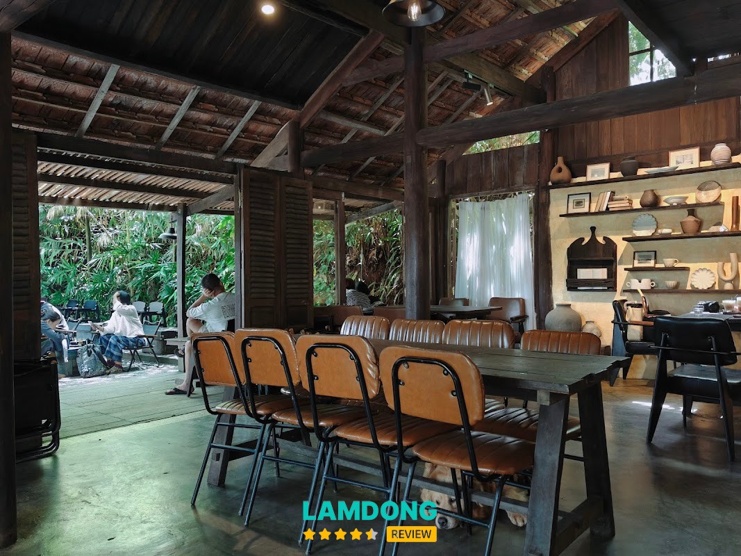 Đen Cafe – không gian mộc