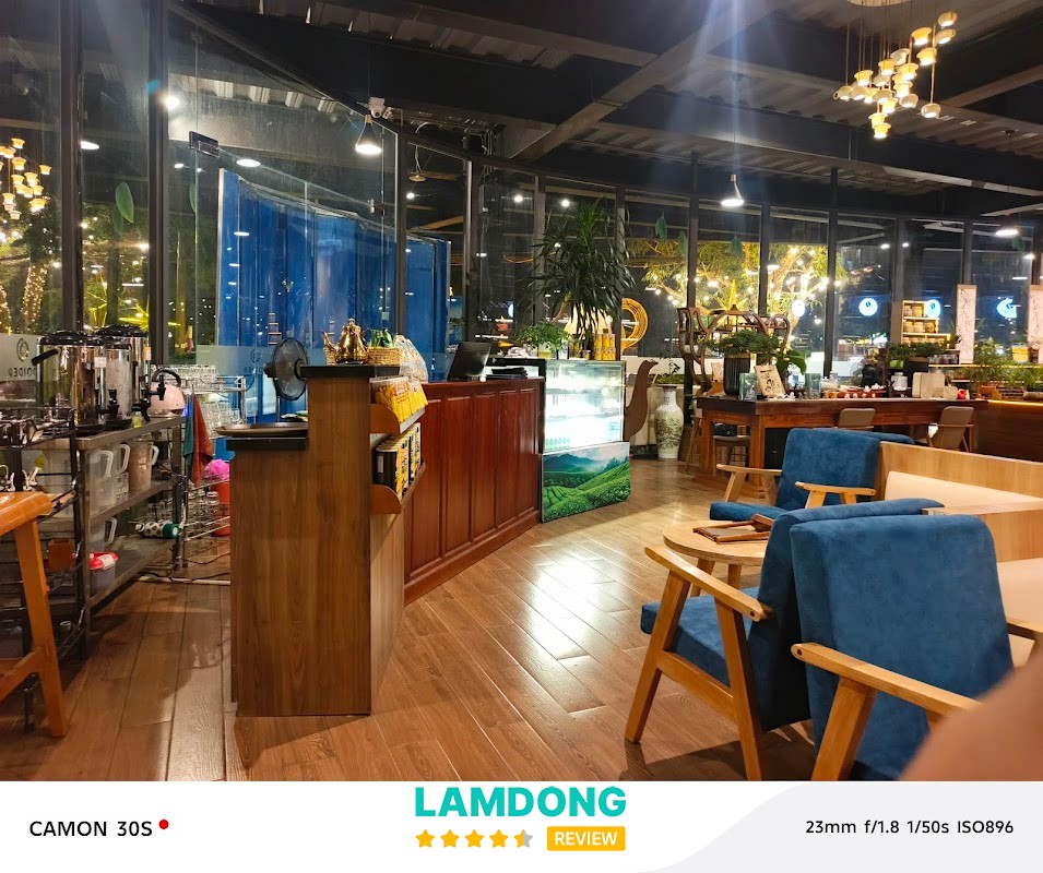 COFFEE ĐÔI DÉP QUẢNG TRƯỜNG – 80d Nguyễn Công Trứ