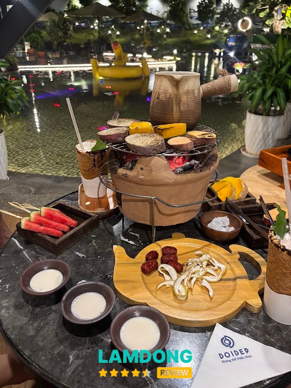 COFFEE ĐÔI DÉP QUẢNG TRƯỜNG – không gian rộng