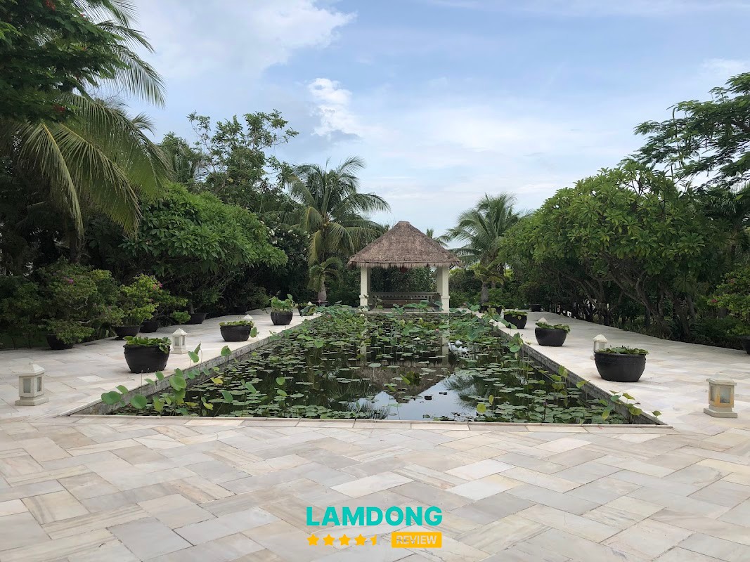Khu Nghĩ Dưỡng Sand Garden Resort – khuôn viên xanh