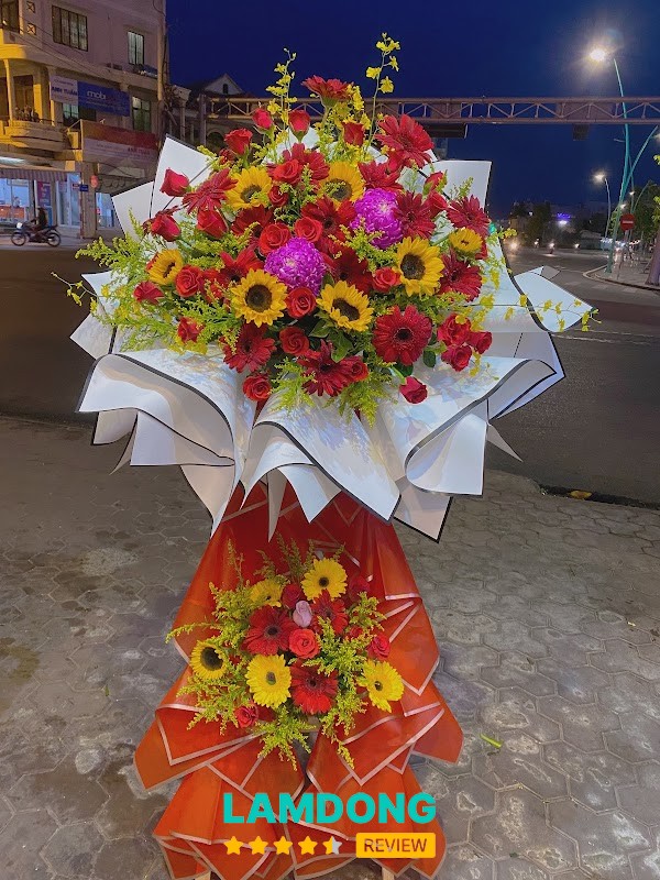 Ý Hoa - hoa tươi đẹp