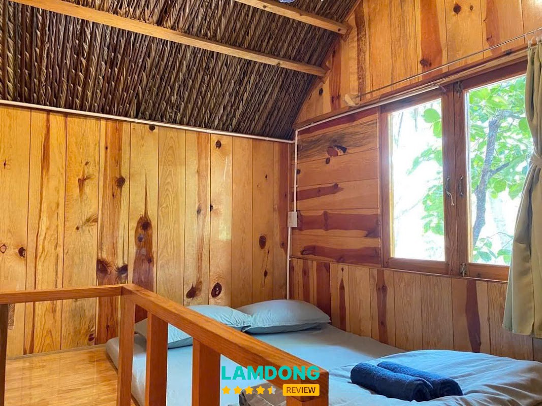 Củi Homestay – không gian sân vườn