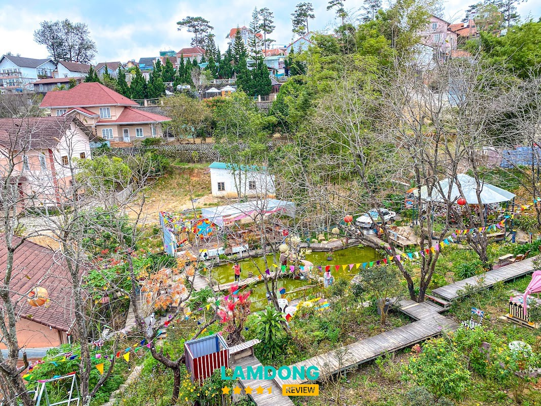 Ô Cửa Mùa Thu Đà Lạt – Hẻm 27 Lê Hồng Phong