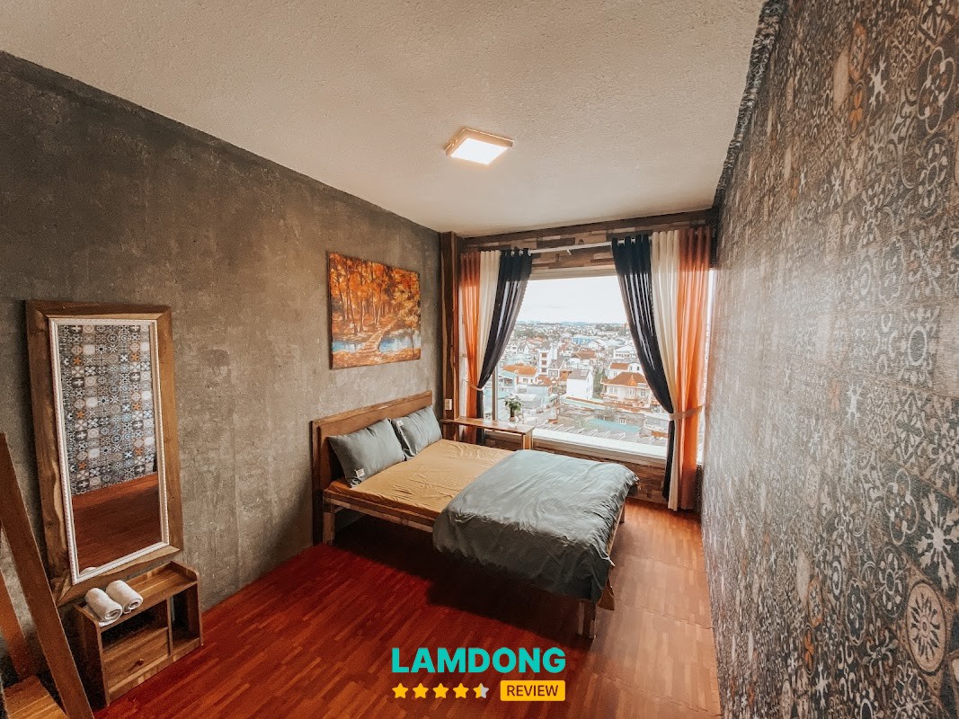 Ô Cửa Mùa Thu – view Đà Lạt