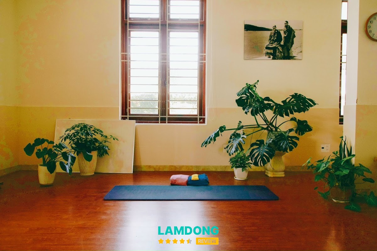 Sivananda Yoga Vedanta lớp học