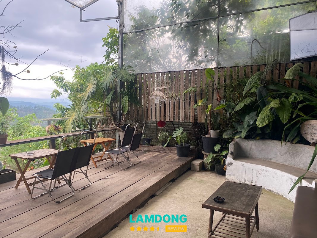 Cafe 24h GâuGarden view núi đồi