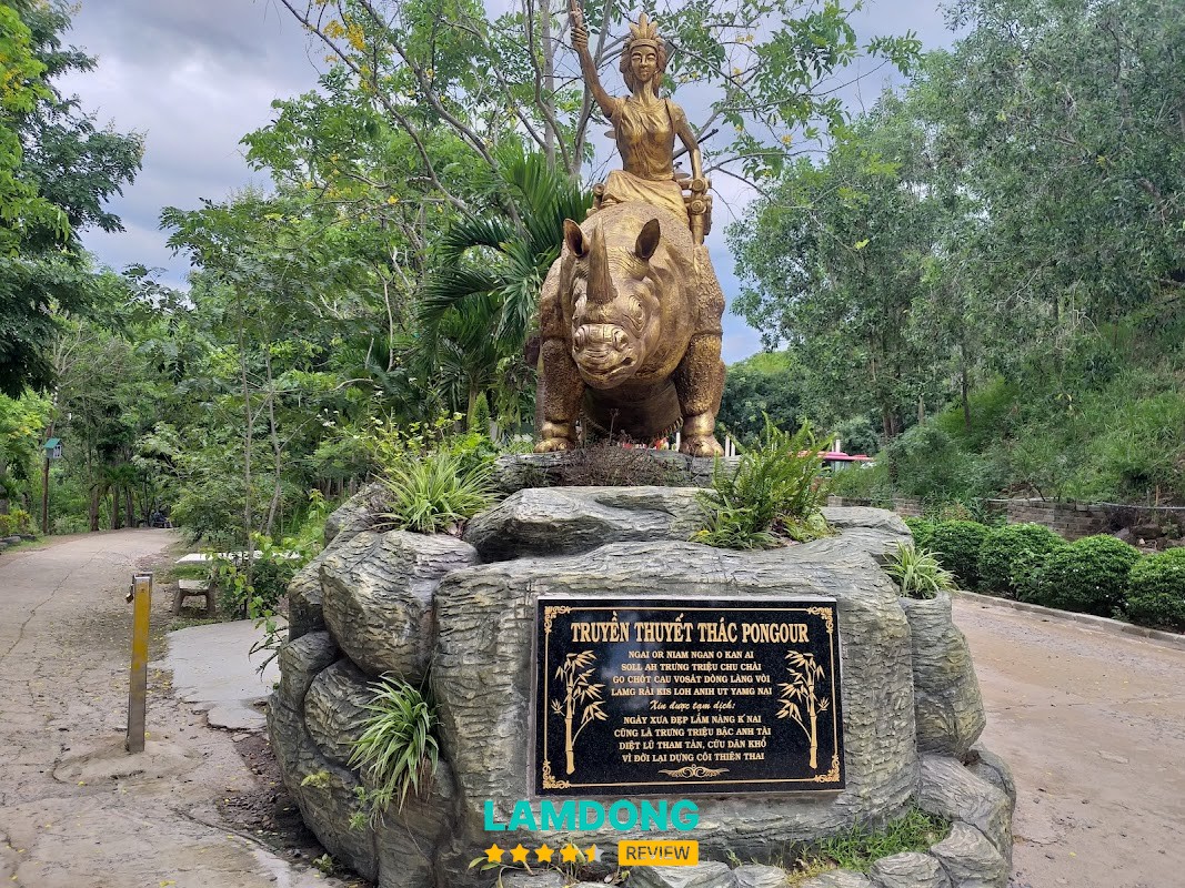 Thác Pongour dòng nước nhiều tầng