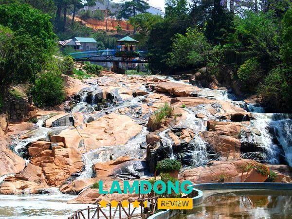 Thác Cam Ly cảnh quan