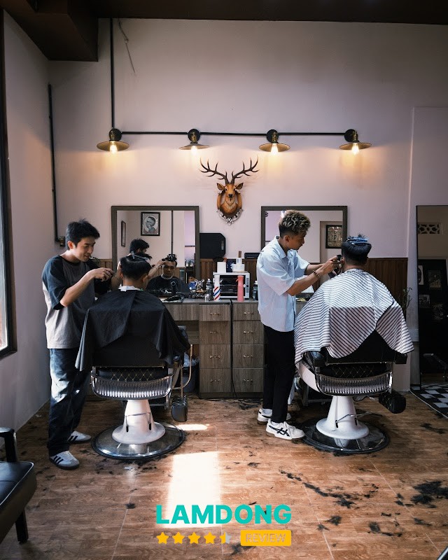 Hip BarberHood – cắt tóc và tỉa râu