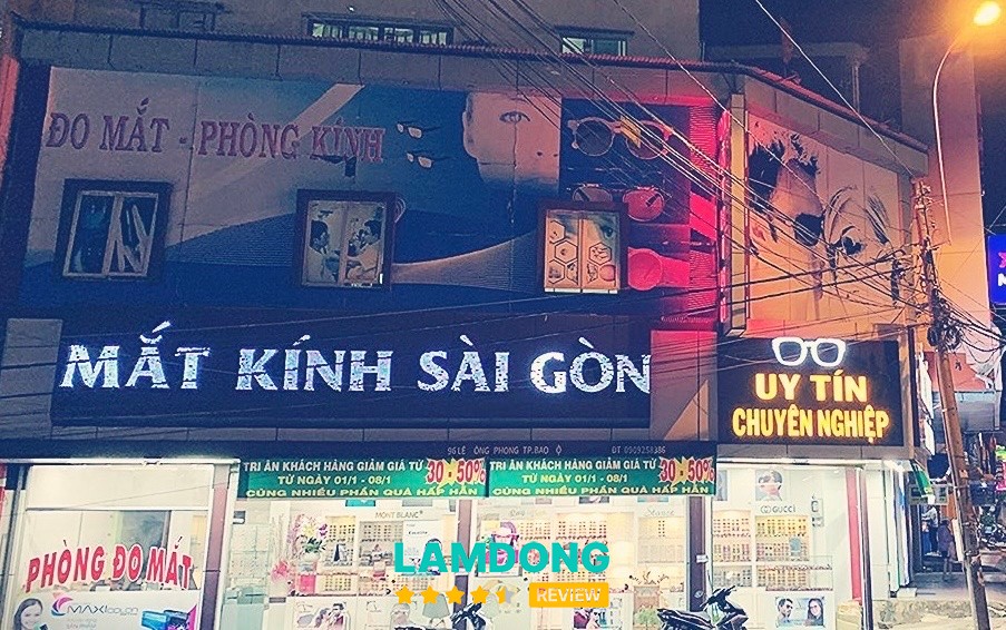 Mắt Kính Sài Gòn – khu vực trưng bày kính