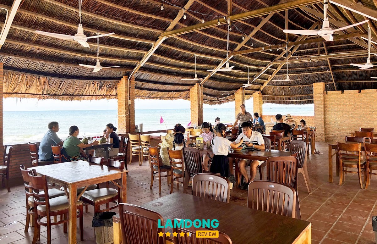 Quán Biển Vàng – view biển Tiến Thành