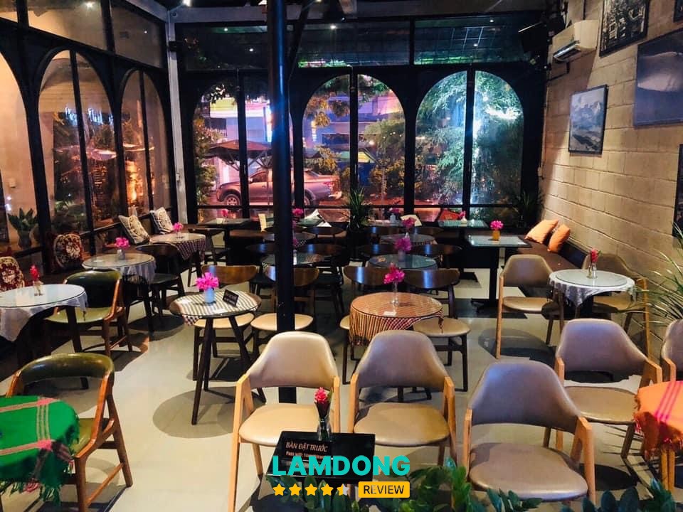Phòng trà Phan Thiết Xưa – sân khấu ca nhạc