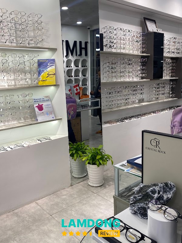 Mắt Kính HMK – không gian cửa hàng
