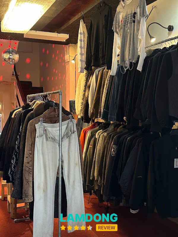 AUCH Archive Vintage - không gian thriftshop