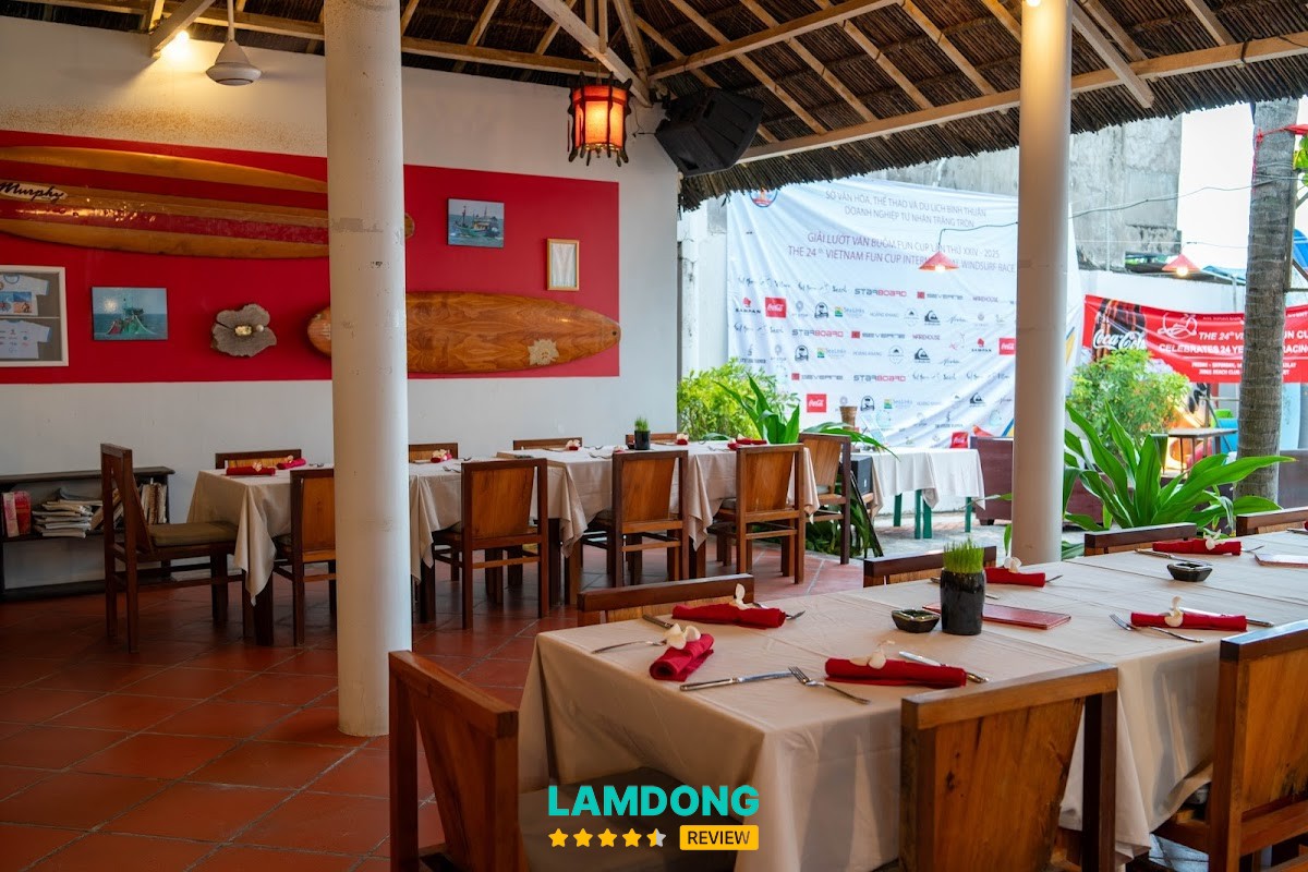 Jibe's Beach Club – bistro bên biển