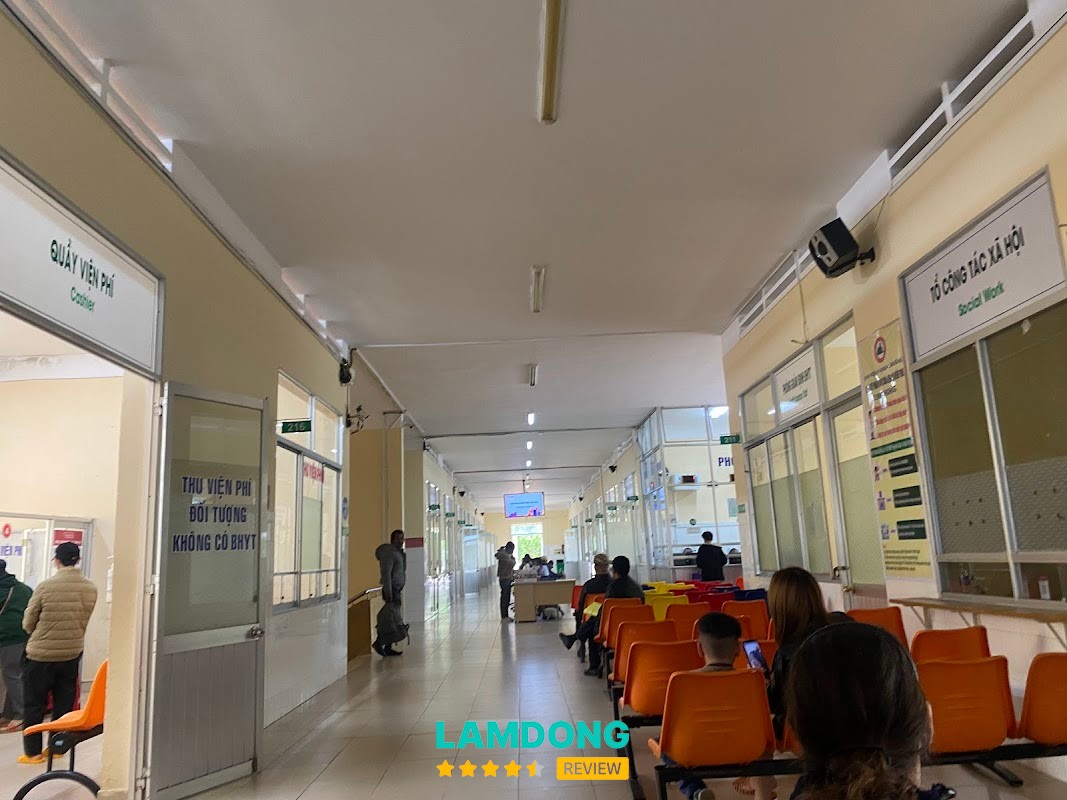 Khuôn viên Bệnh Viện Đa Khoa Lâm Đồng