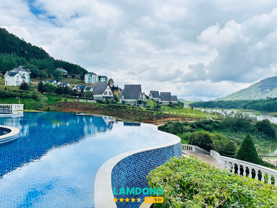 Dalat Wonder Resort – phòng view hồ