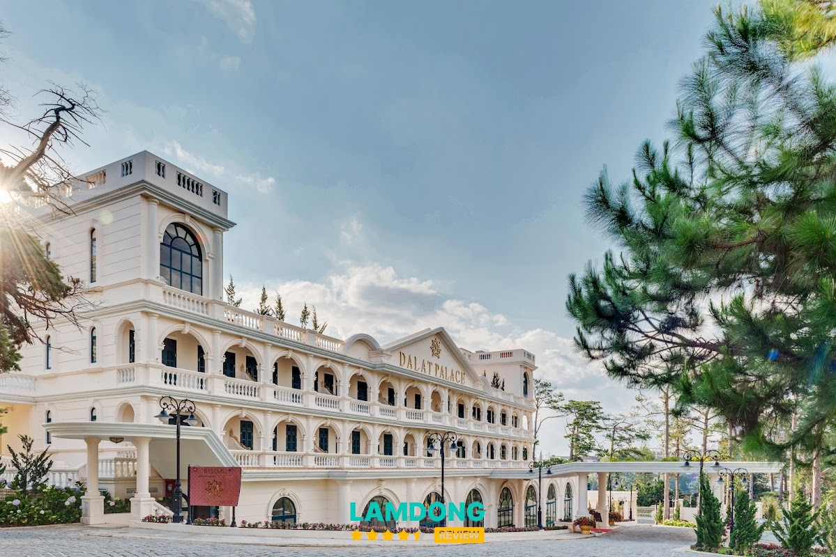 Khách Sạn Dalat Palace – 2 Trần Phú, Đà Lạt