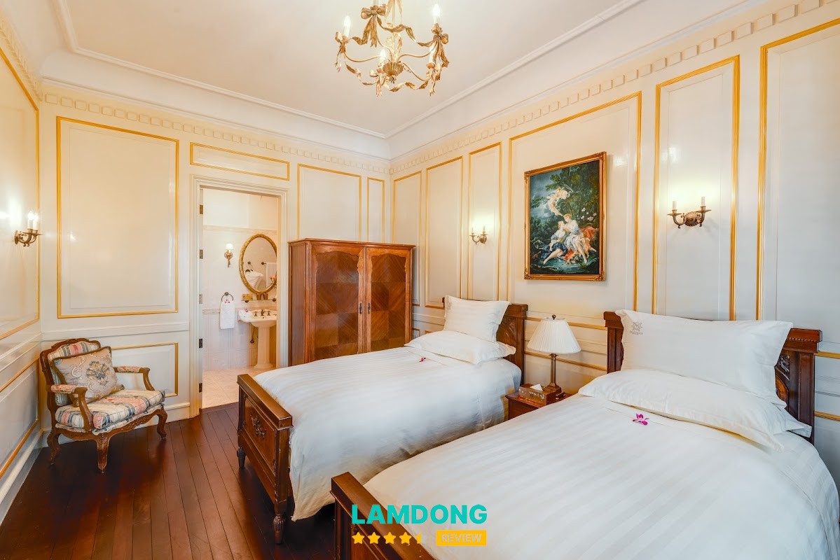 Dalat Palace – view hồ Xuân Hương