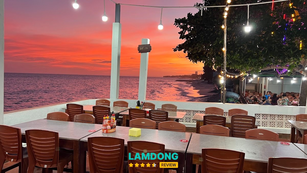 Bờ kè mr Crab Cơ Sở 2 quán ăn mui ne