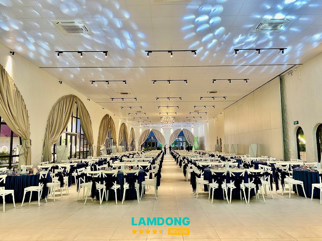 Làng hải sản Trùng Dương