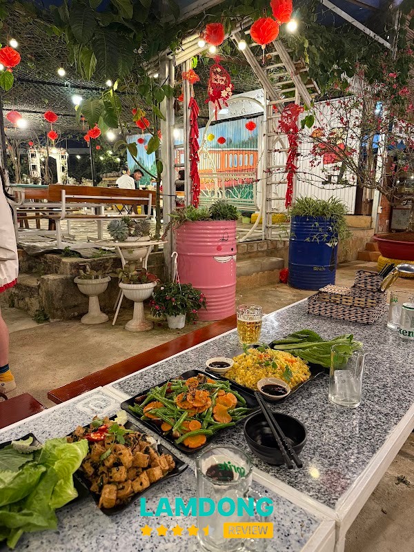 Nướng Đường Tàu view tàu và hồ Than Thở