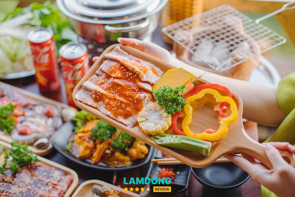 Tiệm nướng Khói Thông view rừng