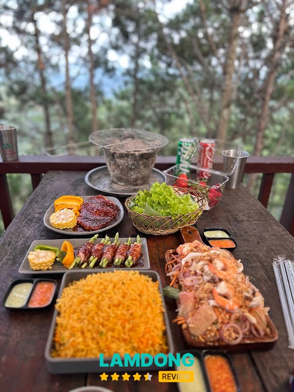 tiệm nướng trong rừng view rừng thông