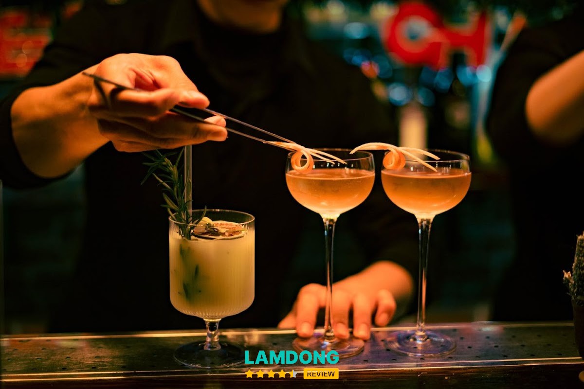 Woody Classic Bar cocktail Đà Lạt