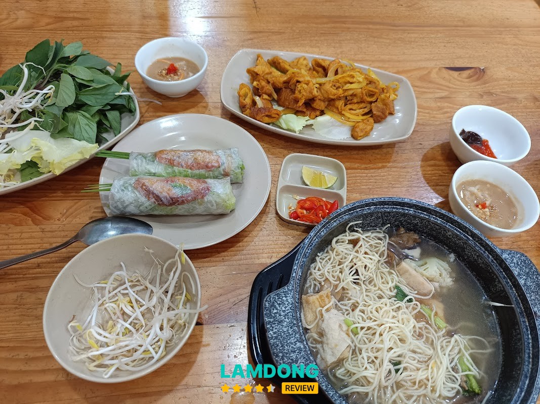 QUÁN HOÀNG NHI – quán ăn chay Đà Lạt