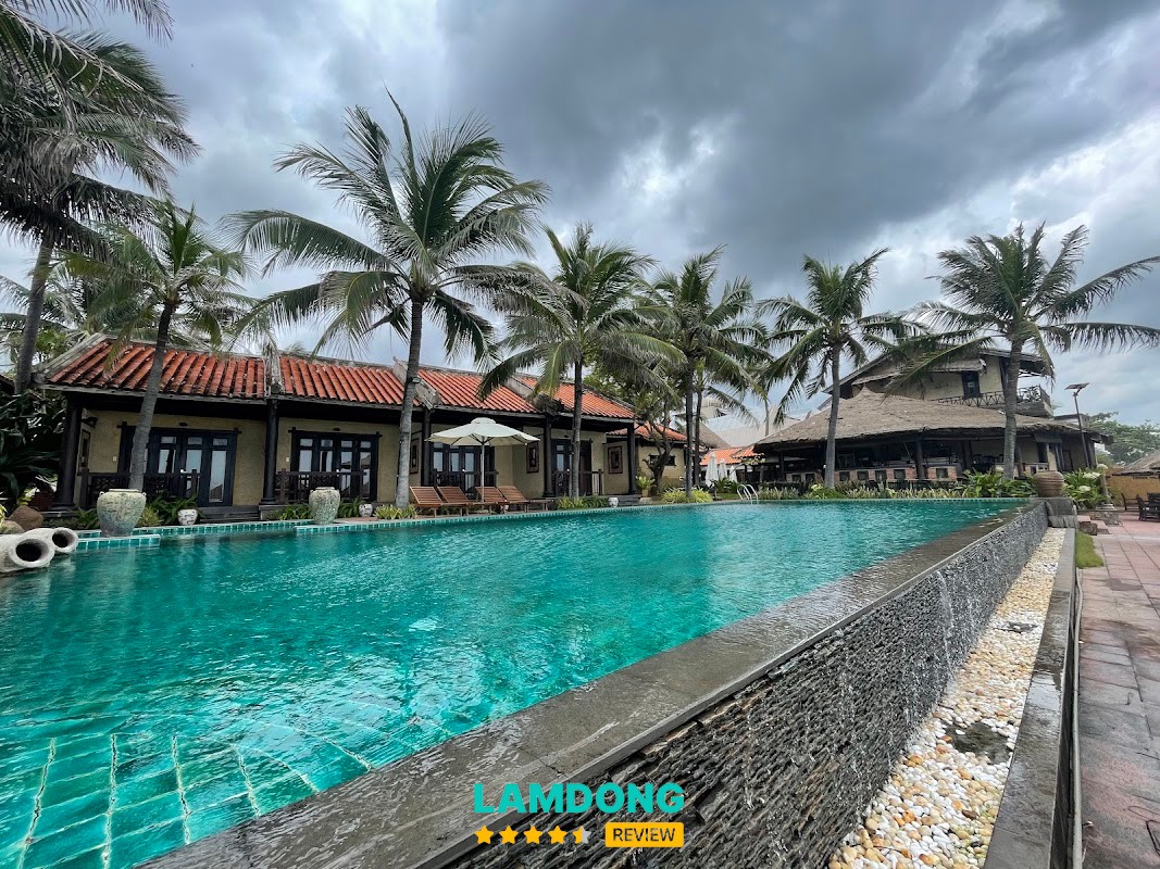 Lotus Village Resort view biển