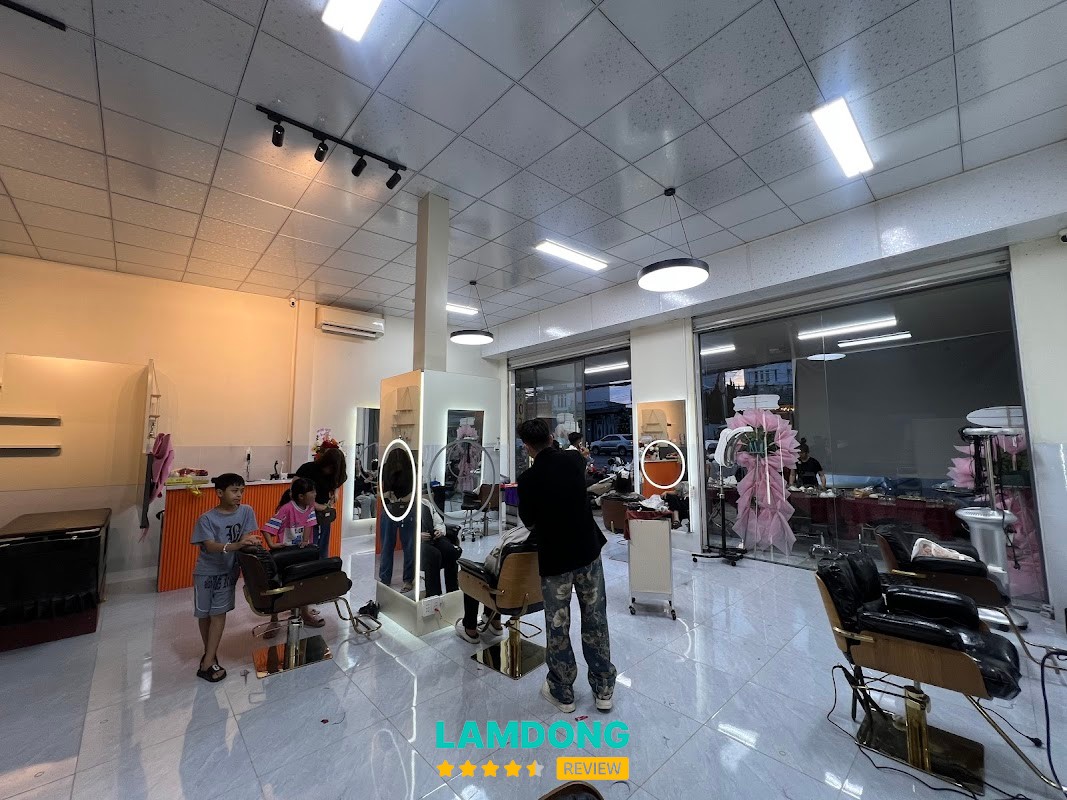 Hair salon Anh Hàng Xóm – không gian salon