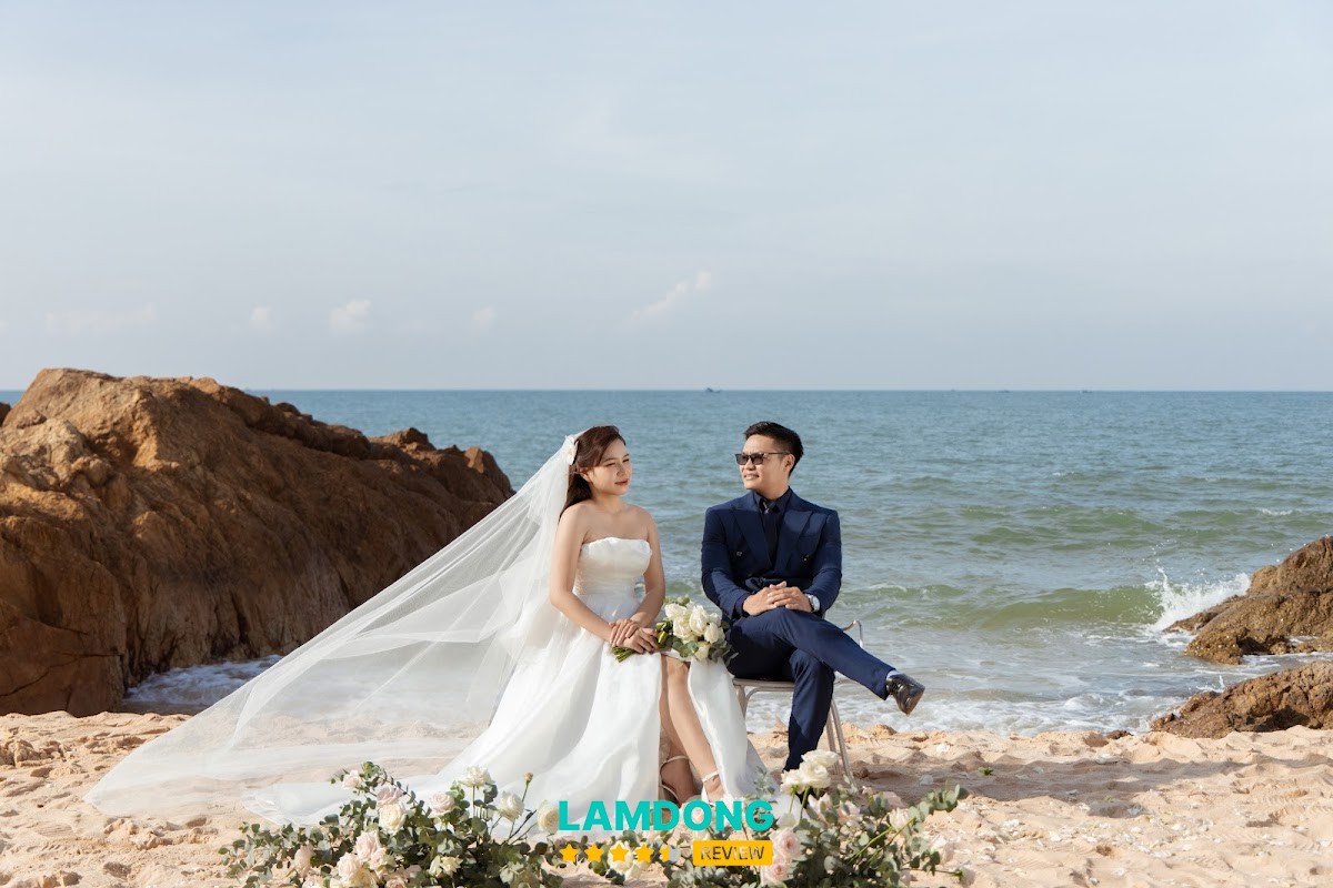 Vy Hiếu Wedding Studio – váy cưới và makeup