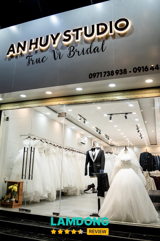 An Huy Studio – makeup và váy cưới