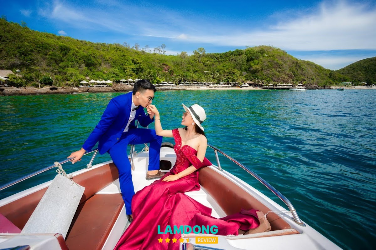 Ngọc Thủy Wedding Studio – váy cưới