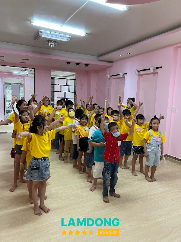 TRUNG TÂM ANH NGỮ E'TOP – lớp học