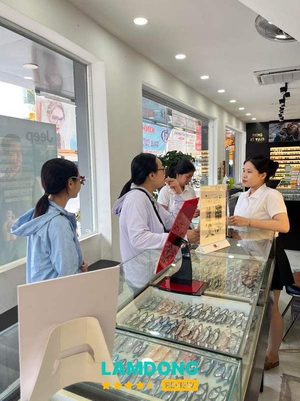 Mắt Kính Nam Hải – khu trưng bày
