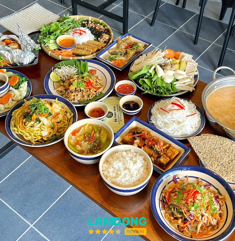 Ẩm Thực Chay Hạnh Phúc – không gian quán