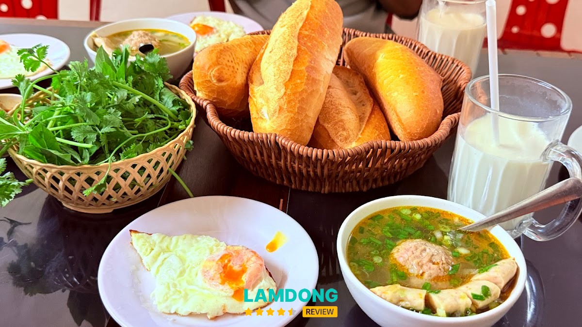 Bánh mì xíu mại Phương – bánh mì Đà Lạt ngon