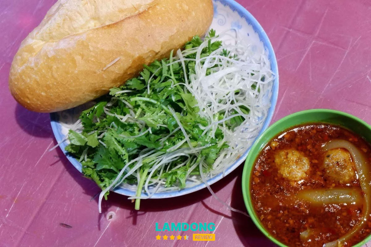 Bánh Mì Xíu Mại Nga – xe bánh mì bình dân