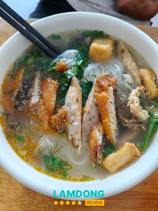 Bún Cá Hà Nội – món bún cá và rau ăn kèm