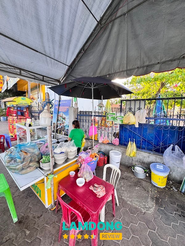 Bánh Canh Chả Cá Út – chả cá và giò